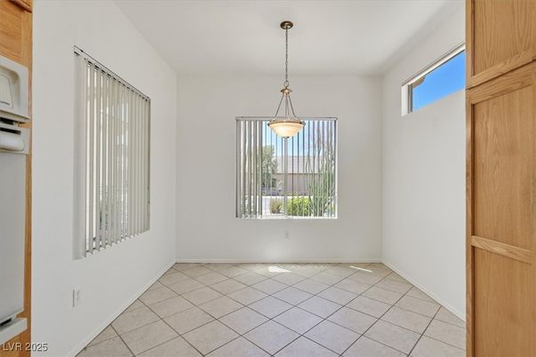 Empty room, Interior, Pendant Lights