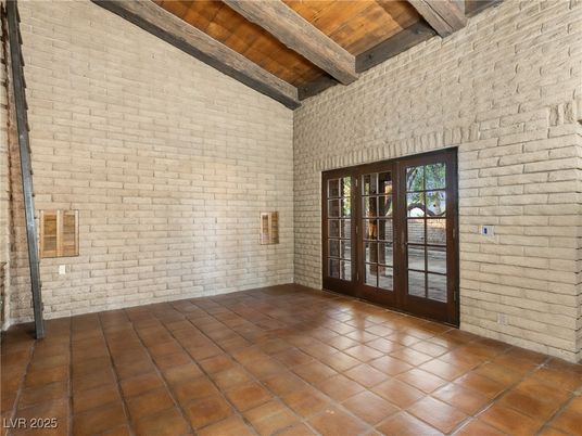 Empty room, Interior, Stone Walls, Wooden Beams, Wooden Ceilings