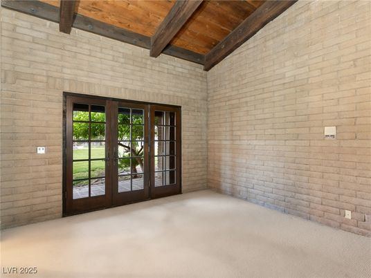 Empty room, Interior, Stone Walls, Wooden Beams, Wooden Ceilings