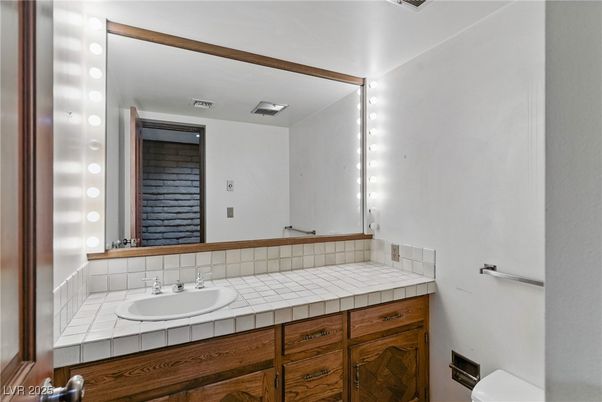 Bathroom, Interior, Tile Countertops