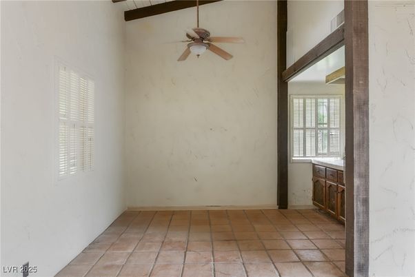 Empty room, Interior