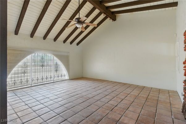Empty room, Interior, Wooden Beams