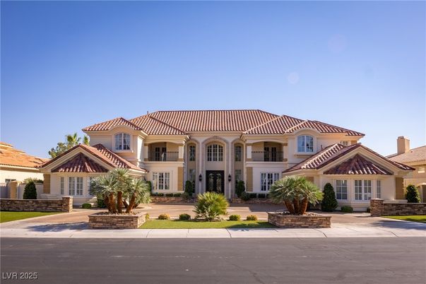 Exterior, Facade, Mediterranean
