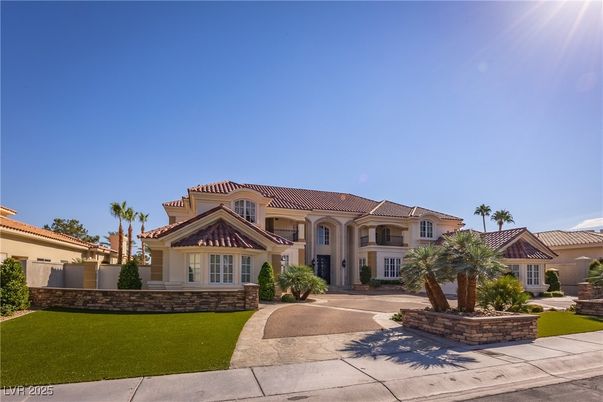 Exterior, Facade, Mediterranean