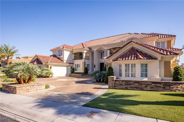 Attached, Exterior, Facade, Mediterranean