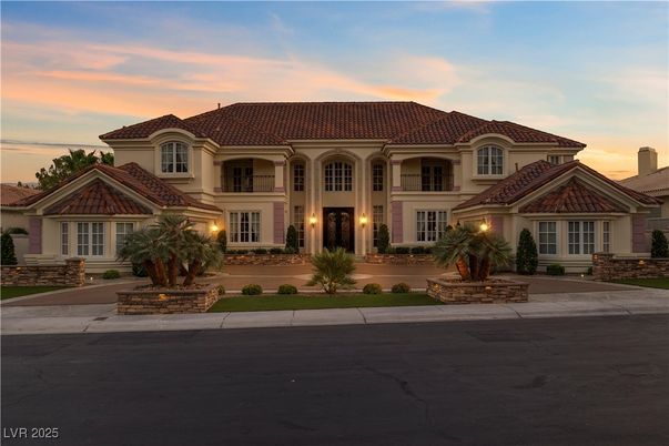 Exterior, Facade, Mediterranean