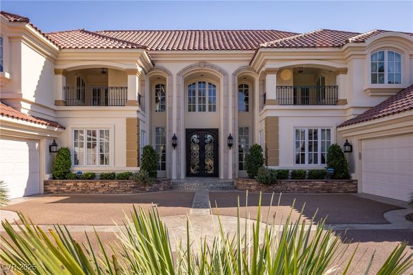 Attached, Exterior, Facade, Mediterranean