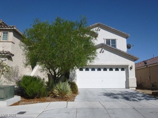 Attached, Exterior, Facade, Mediterranean