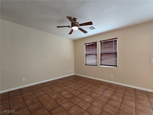 Empty room, Interior