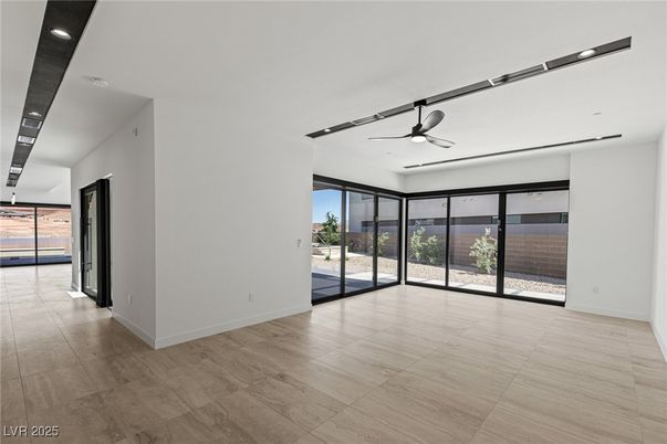 Empty room, Interior, Recessed Lighting