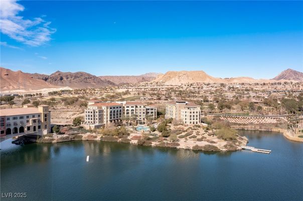 Exterior, Lake