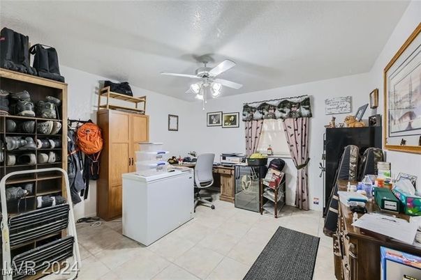 Home Office, Interior