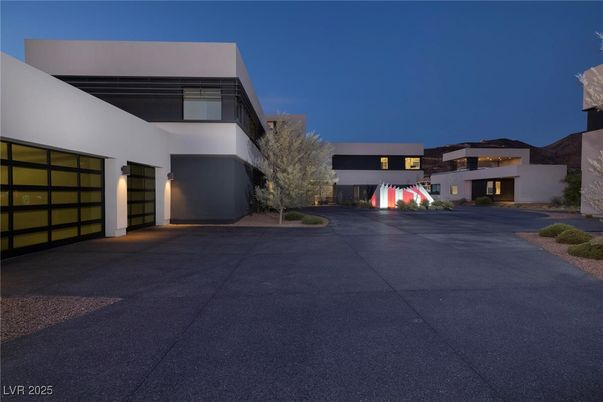 Attached, Exterior, Facade, Modern