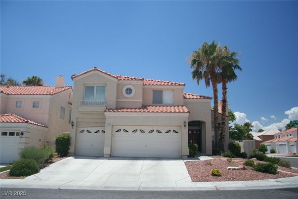 Attached, Exterior, Facade, Mediterranean