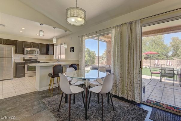Dining room, Interior, Kitchen, Pendant Lights, Recessed Lighting, Stainless Steel Appliances