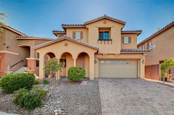 Attached, Exterior, Facade, Mediterranean