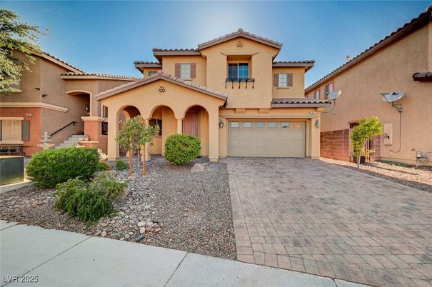 Attached, Exterior, Facade, Mediterranean