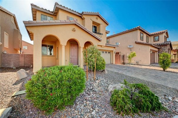 Attached, Exterior, Facade, Mediterranean
