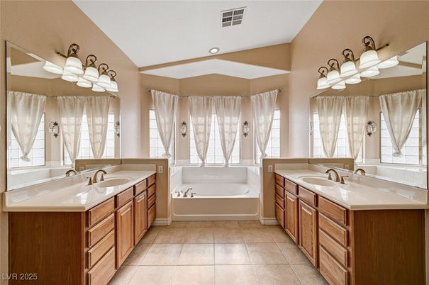 Bathroom, Dual Sink Vanities, Interior, Recessed Lighting