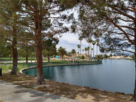 Exterior, Lake