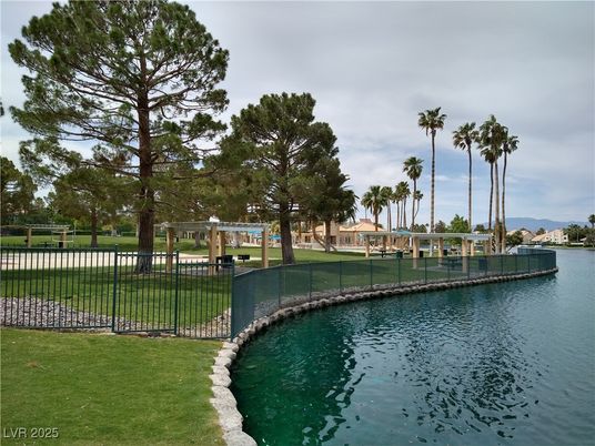 Exterior, Lake