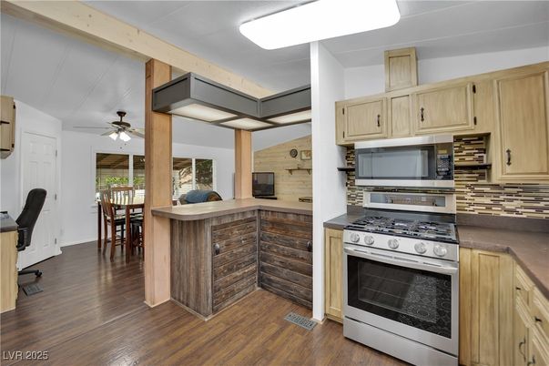 Dining room, Interior, Kitchen, Stainless Steel Appliances, Wood Texture Flooring