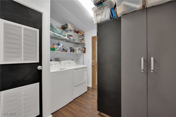 Interior, Washer, Wood Texture Flooring