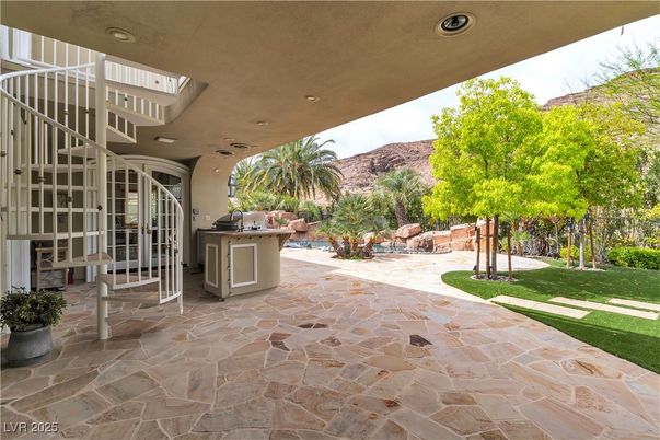 Backyard, Exterior
