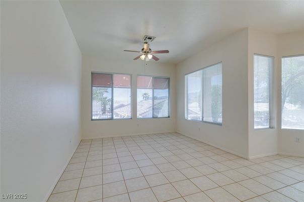 Empty room, Interior
