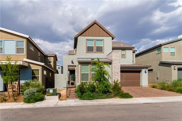 Attached, Exterior, Facade, Mediterranean