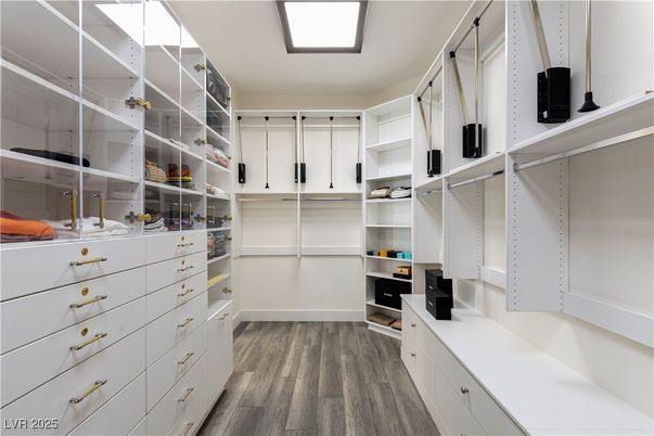 Interior, Walk-in Closets, Wood Texture Flooring