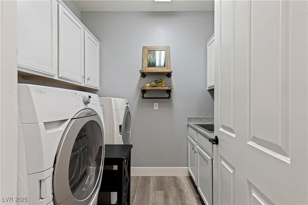 Interior, Washer, Wood Texture Flooring