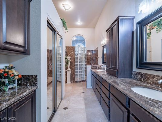 Bathroom, Dual Sink Vanities, Interior, Recessed Lighting