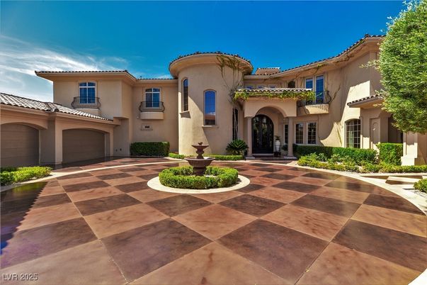 Attached, Exterior, Facade, Mediterranean