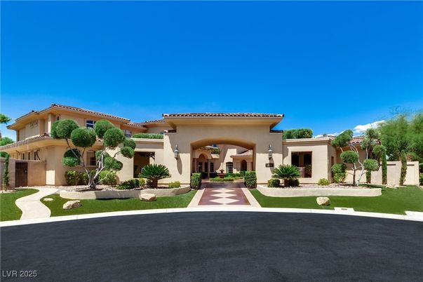 Exterior, Facade, Mediterranean