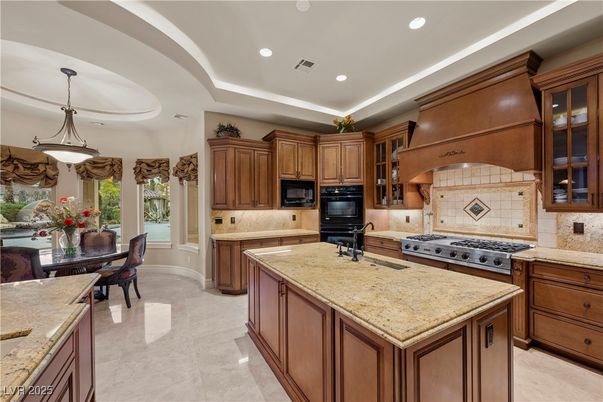 Dining room, Interior, Kitchen, Pendant Lights, Recessed Lighting, Stainless Steel Appliances