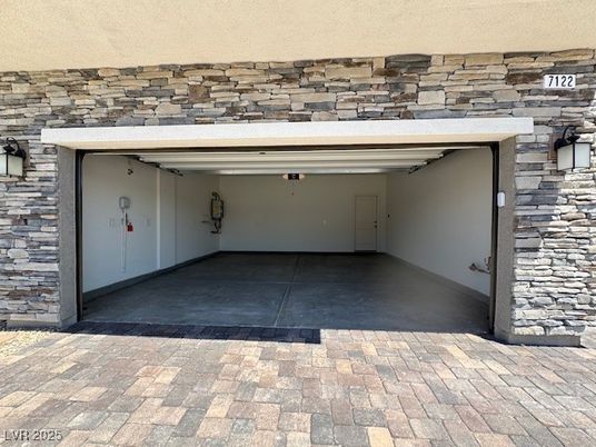 Exterior, Garage