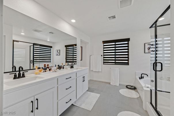 Bathroom, Dual Sink Vanities, Interior, Recessed Lighting