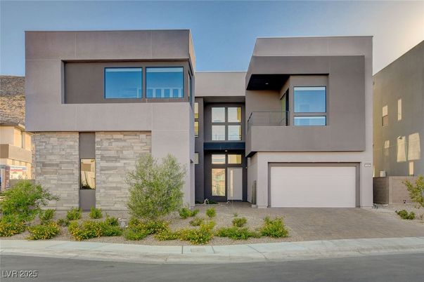 Attached, Exterior, Facade, Modern