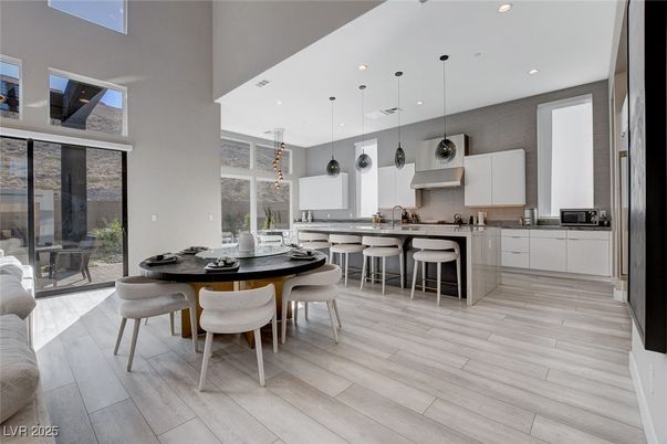 Dining room, Interior, Kitchen, Pendant Lights, Recessed Lighting, Wood Texture Flooring