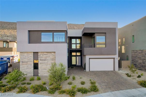 Attached, Exterior, Facade, Modern