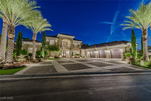 Attached, Exterior, Facade, Mediterranean