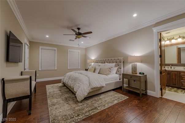 Bathroom, Bedroom, Interior, Recessed Lighting, Wood Texture Flooring