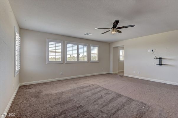 Empty room, Interior
