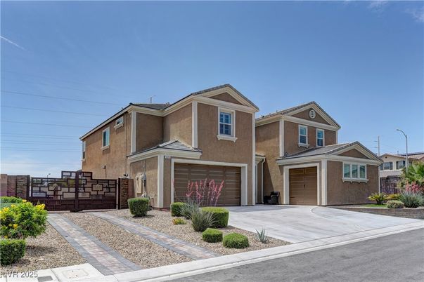 Attached, Exterior, Facade, Mediterranean