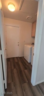Interior, Washer, Wood Texture Flooring