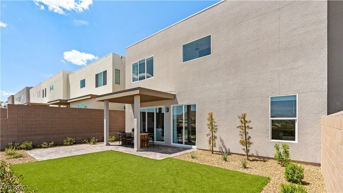 Backyard, Exterior, Facade, Modern