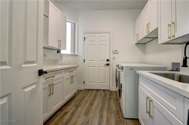 Interior, Washer, Wood Texture Flooring