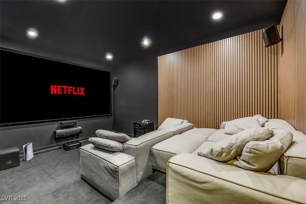 Interior, Projection Screen, Recessed Lighting, Theatre Room