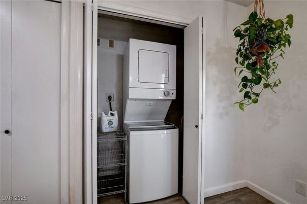 Interior, Utility Closets, Washer, Wood Texture Flooring